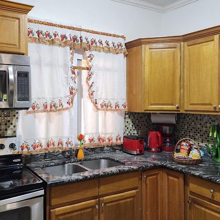 Central Upscale New Kingston Apt With Pool ภายนอก รูปภาพ